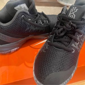 Size 3.5 Nike Kyrie Flytrap 2 Low Black Volt Sneaker